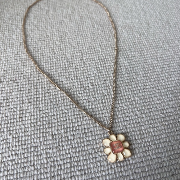 CHANEL Antique Gold Flower Necklace - Picture 2 of 7